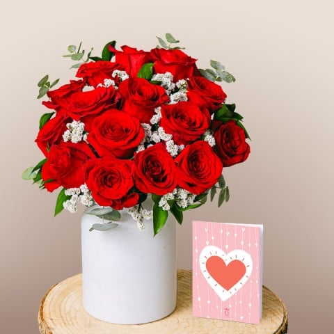 Classic Love: 12 Red Roses Classic Love: 12 Red Roses