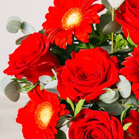 Love in Bloom: Cava and chocolates highlight Love in Bloom: Cava and chocolates highlight