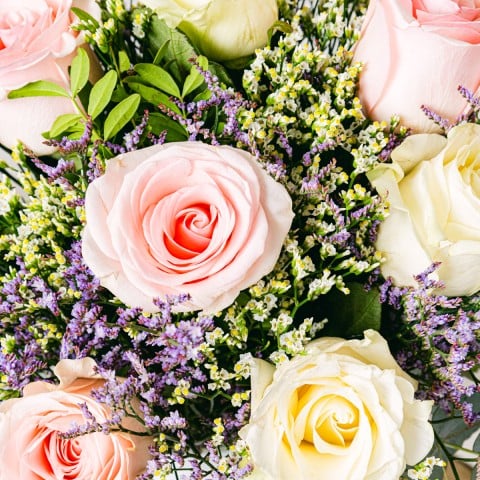 Espoir Éternel : Eucalyptus et Roses highlight Espoir Éternel : Eucalyptus et Roses highlight