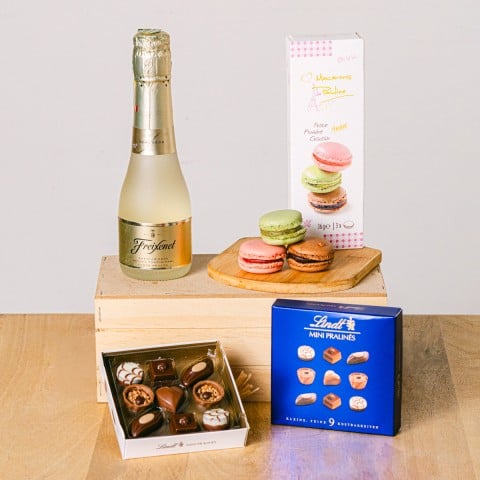 Sweet Bubbles: Mini Pralines and Carta Nevada Cava Sweet Bubbles: Mini Pralines and Carta Nevada Cava