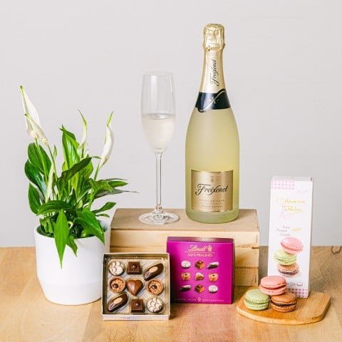 Celebrate Life: Cava & Chocolates Delight Celebrate Life: Cava & Chocolates Delight