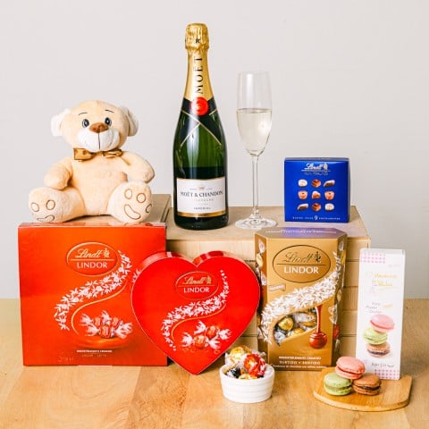 Moët & Sweet Embrace: Chocolate Gift Basket Moët & Sweet Embrace: Chocolate Gift Basket